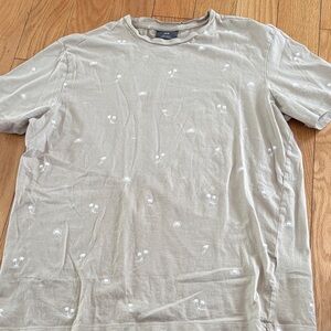 H&M Palm Trees Beige Short Sleeve Tee with White tropical 🏝️ Patterns